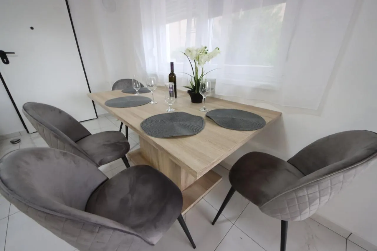 Apartmani Horvat Bibinje 0*,  Croatia
